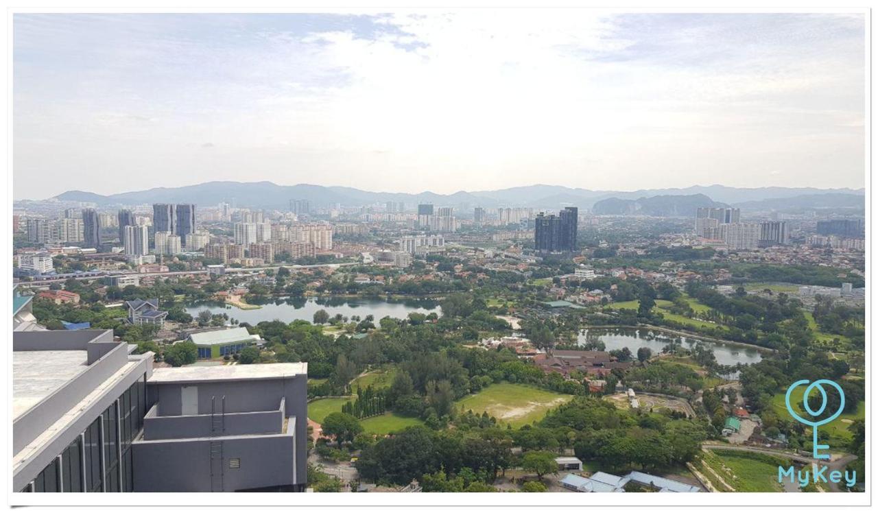 Expressionz Professional Suites By Mykey Kuala Lumpur Eksteriør bilde View of the park from the residential area