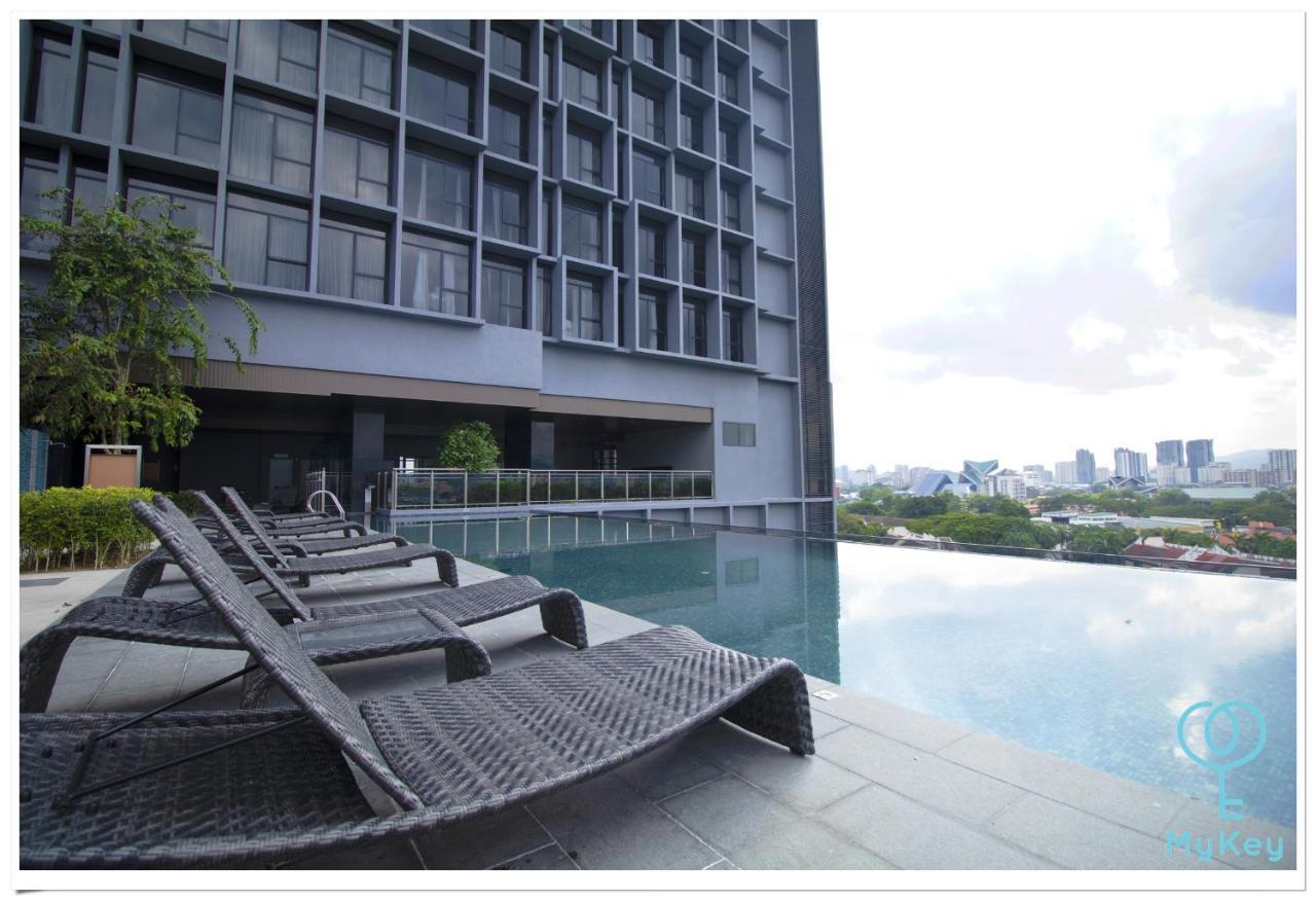 Expressionz Professional Suites By Mykey Kuala Lumpur Eksteriør bilde Infinity Pool