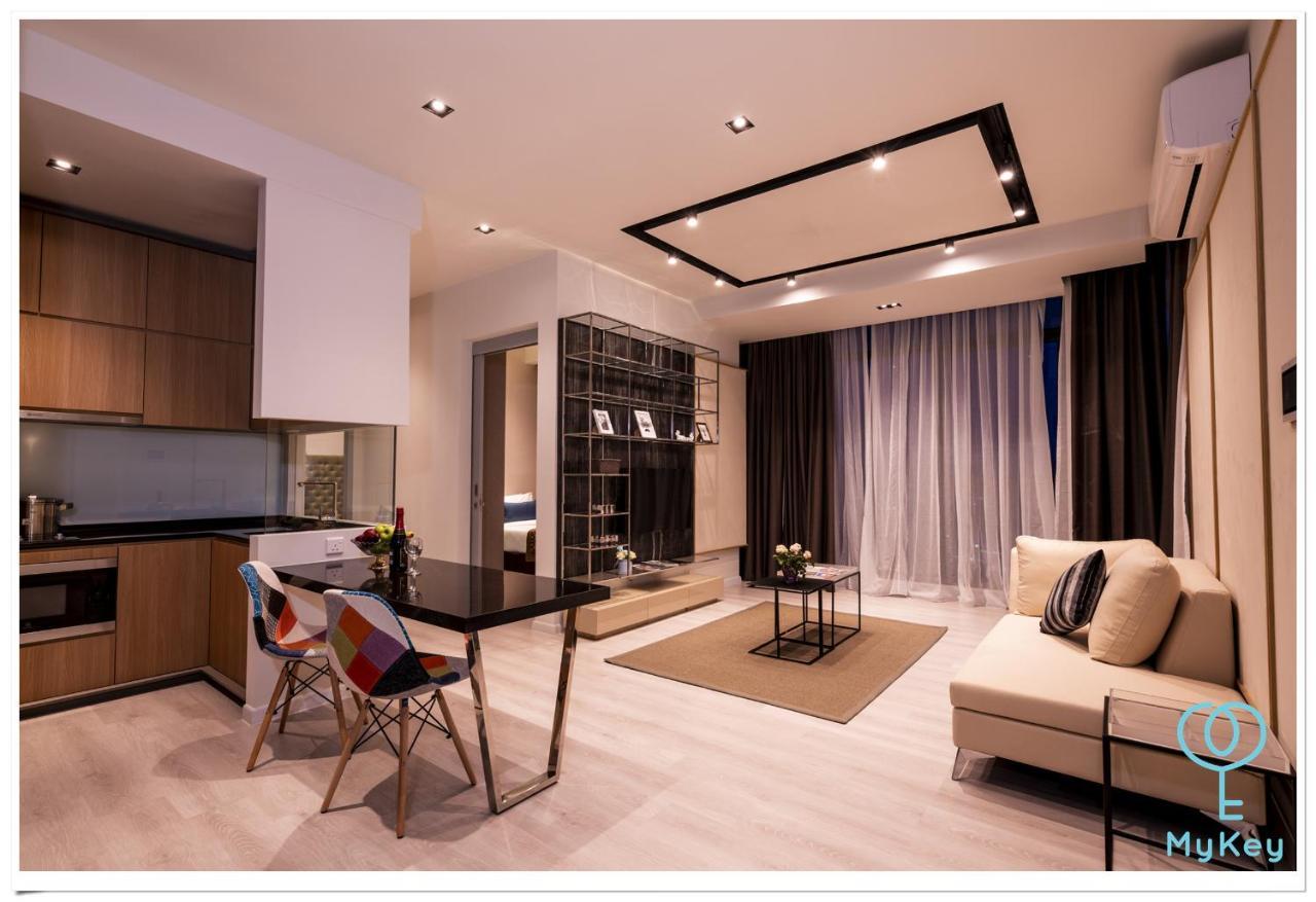 Expressionz Professional Suites By Mykey Kuala Lumpur Eksteriør bilde A 3D rendering of a living room