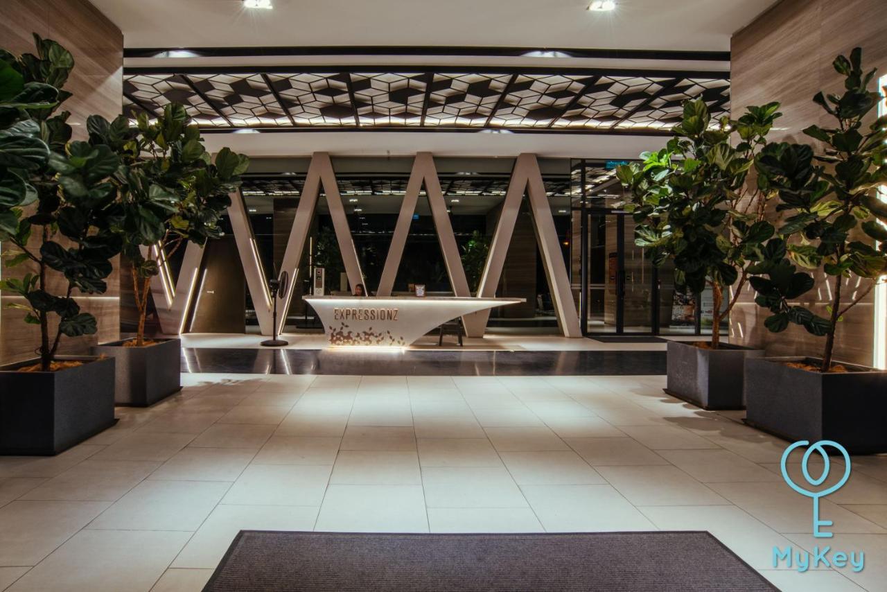 Expressionz Professional Suites By Mykey Kuala Lumpur Eksteriør bilde Entrance of the museum